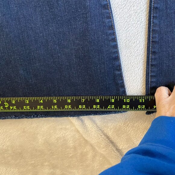 Madewell Womans Jeans Size 27 Flea Market Flare Dark Wash Raw Hem - Picture 7 of 16